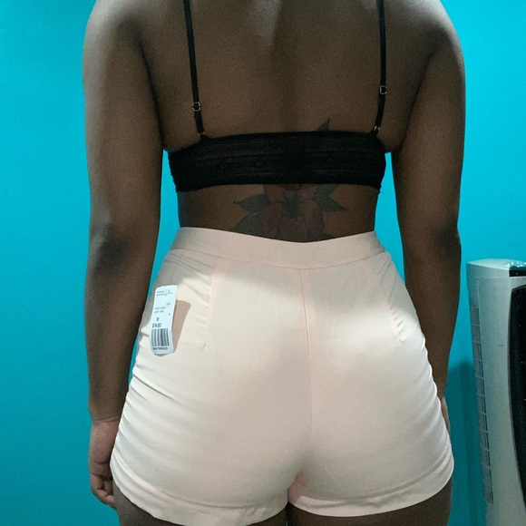 Shorts - Picture 4 of 5